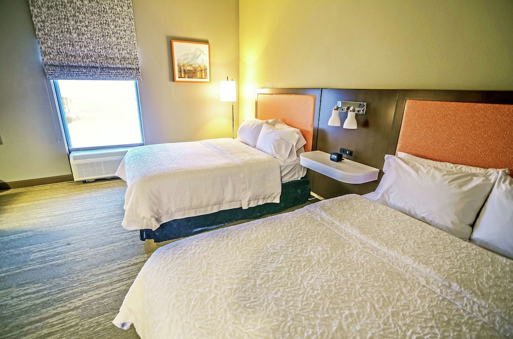 Room, 2 Queen Beds, Accessible, Bathtub - Photo 1