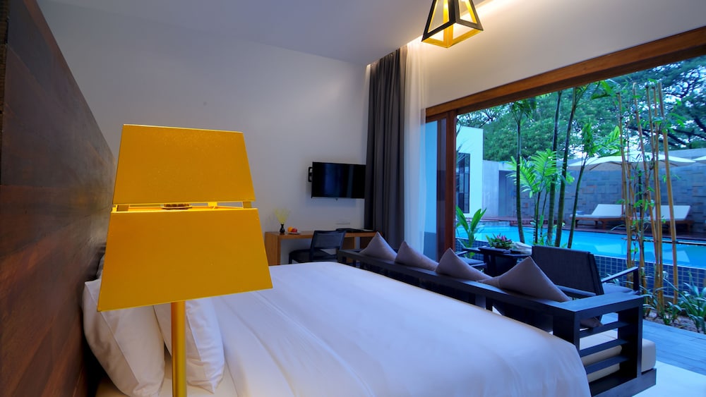 Executive Double Room, Pool View