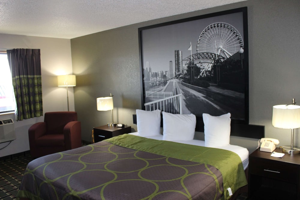 Standard Room, 1 King Bed, Non Smoking - Photo 1