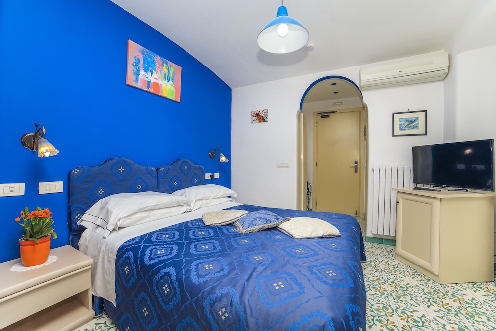 Deluxe Room, 1 Double Bed photo 2