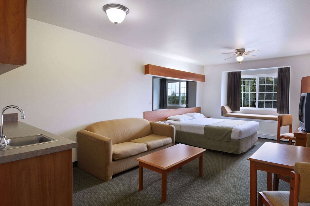 Standard Room, 1 Queen Bed with Sofa bed, Non Smoking photo 2