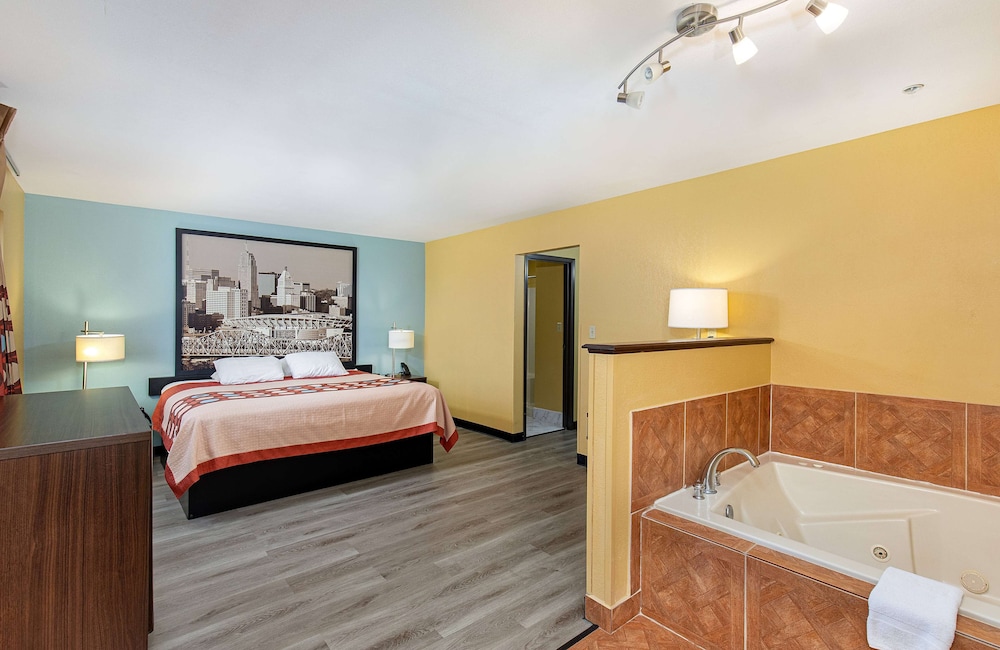Suite, 1 King Bed, Non Smoking, Hot Tub