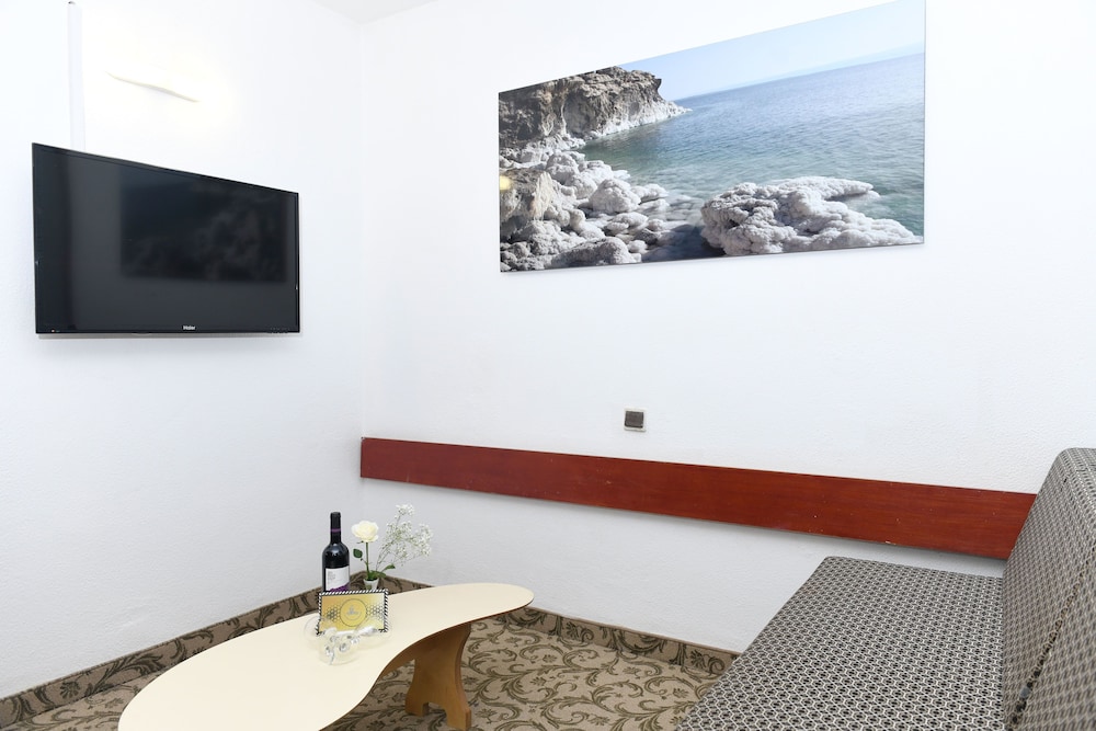 Two Bedroom Junior Suite (4 Adults + 1 Child) photo 2