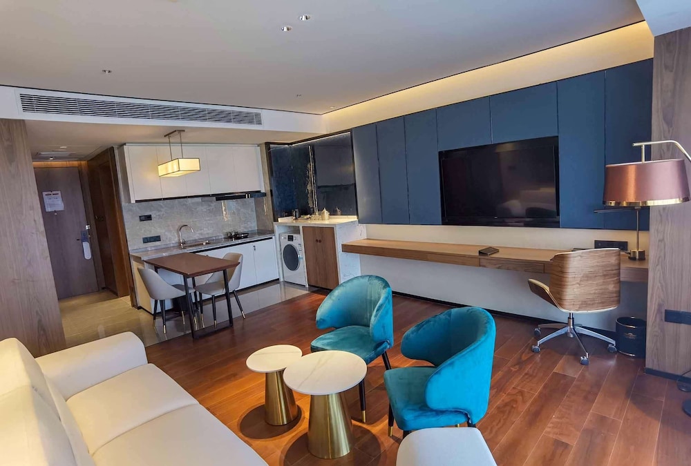 Quiet Deluxe Suite - Photo 1