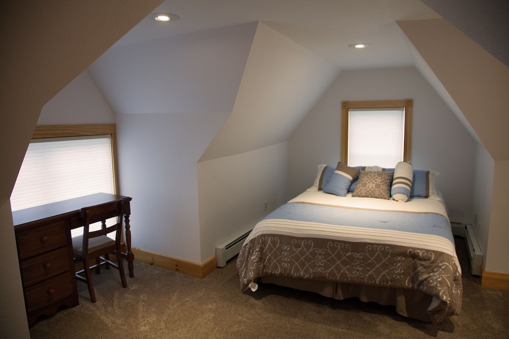 House at 1463 photo 2