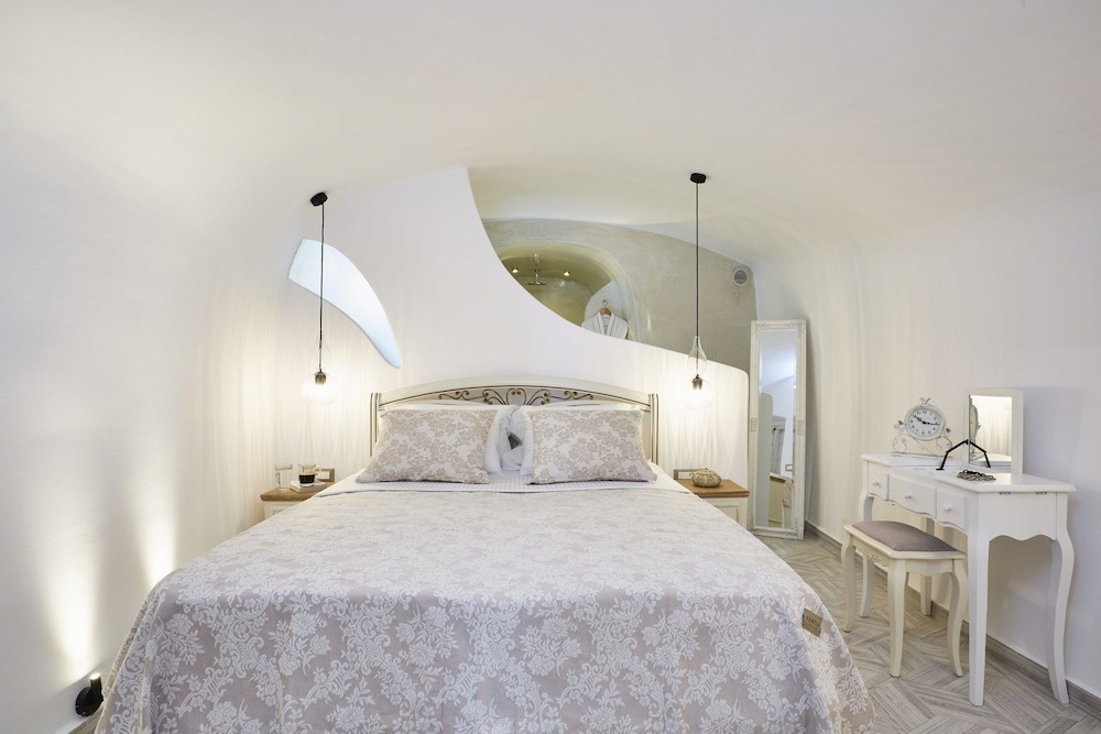 House, 2 Bedrooms (The Queen's House)