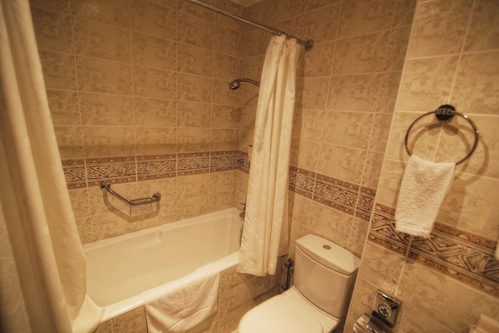 Standard King Room photo 3