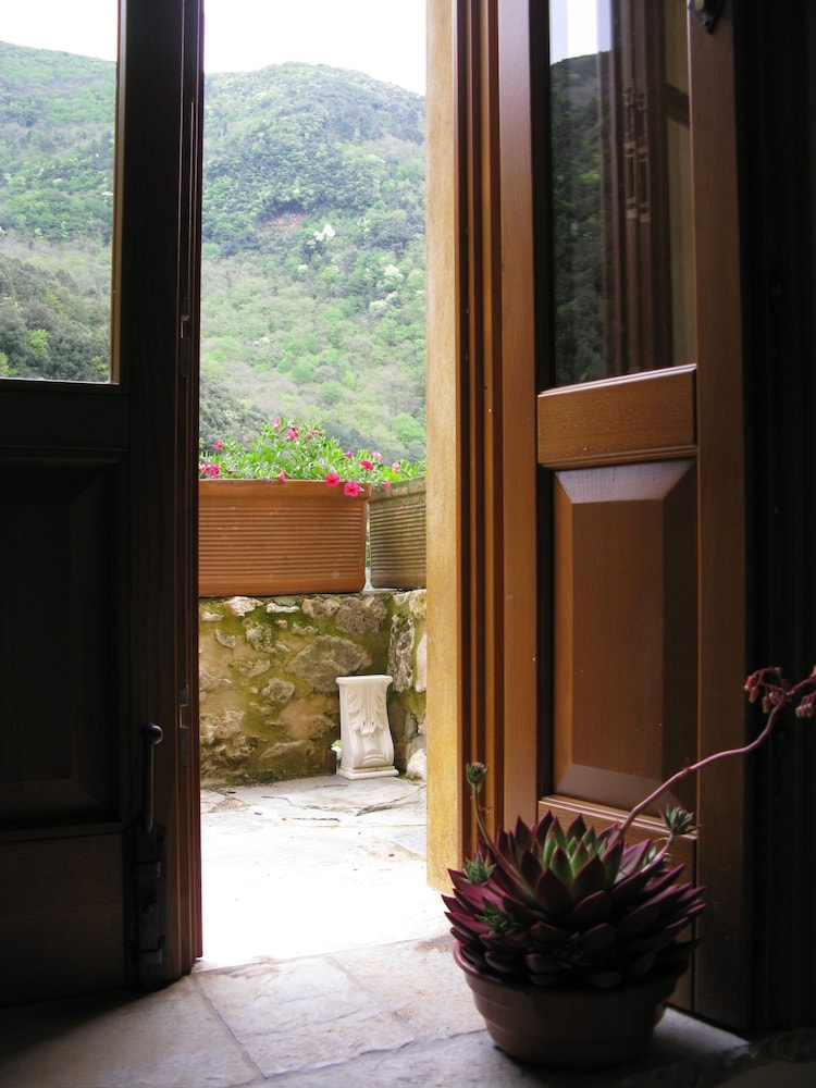 Traditional Suite, 2 Bedrooms, Non Smoking, Private Bathroom photo 2