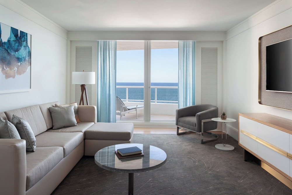 Suite, 1 Bedroom, Balcony, Oceanfront - Photo 4