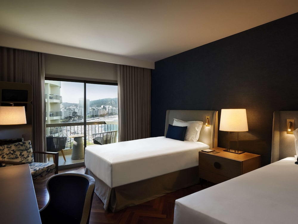Deluxe Room, 2 Twin Beds, Sea View