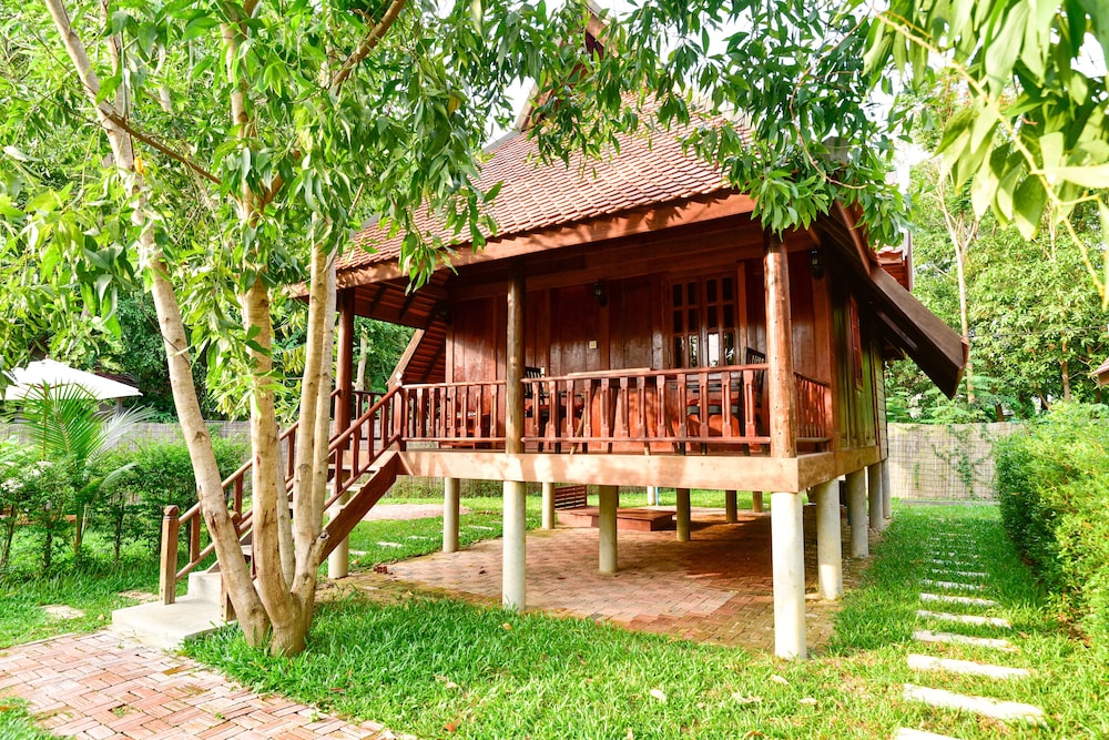 Deluxe Bungalow, Multiple Beds, Private Pool, Garden View photo 2