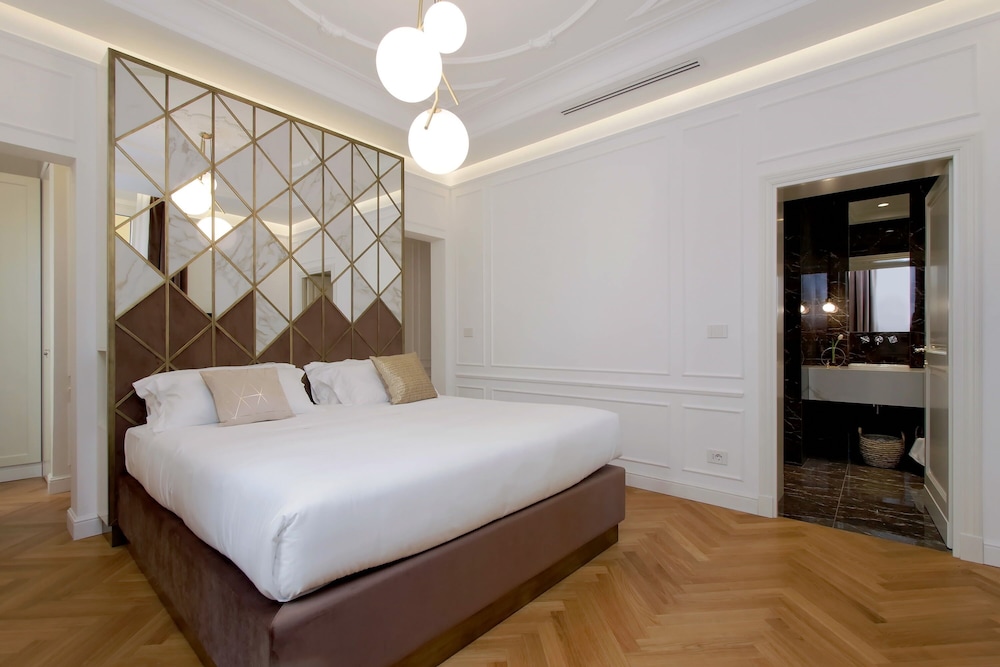 Deluxe Double Room, 1 King Bed photo 2