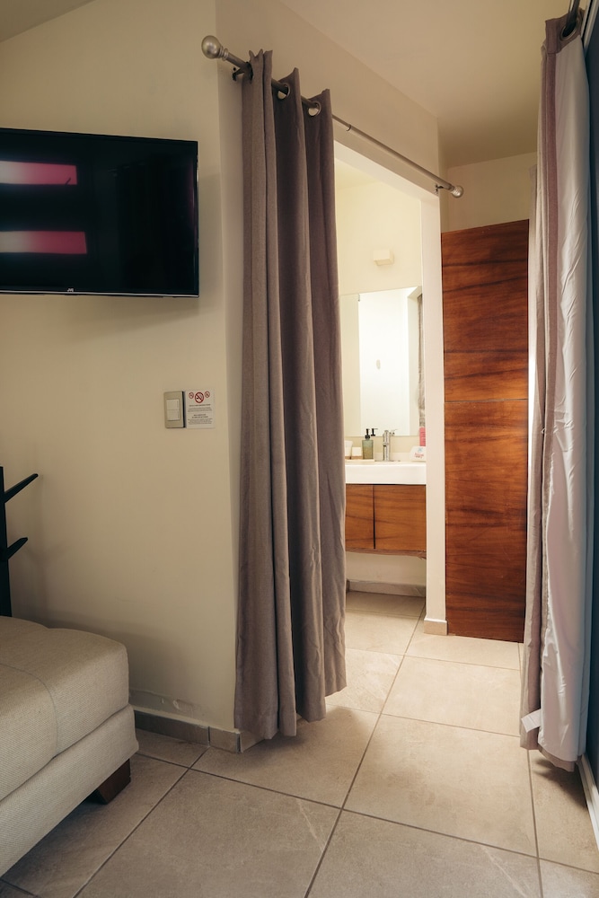 Standard Room, 1 Bedroom, Terrace, Pool View photo 3
