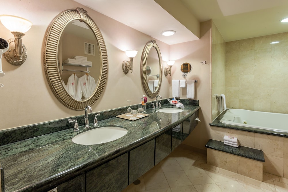Suite (Primary) - Photo 4