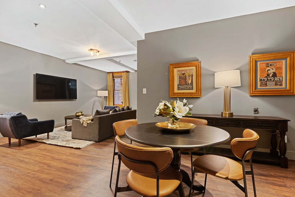 Luxury Family Suite with Patio photo 2