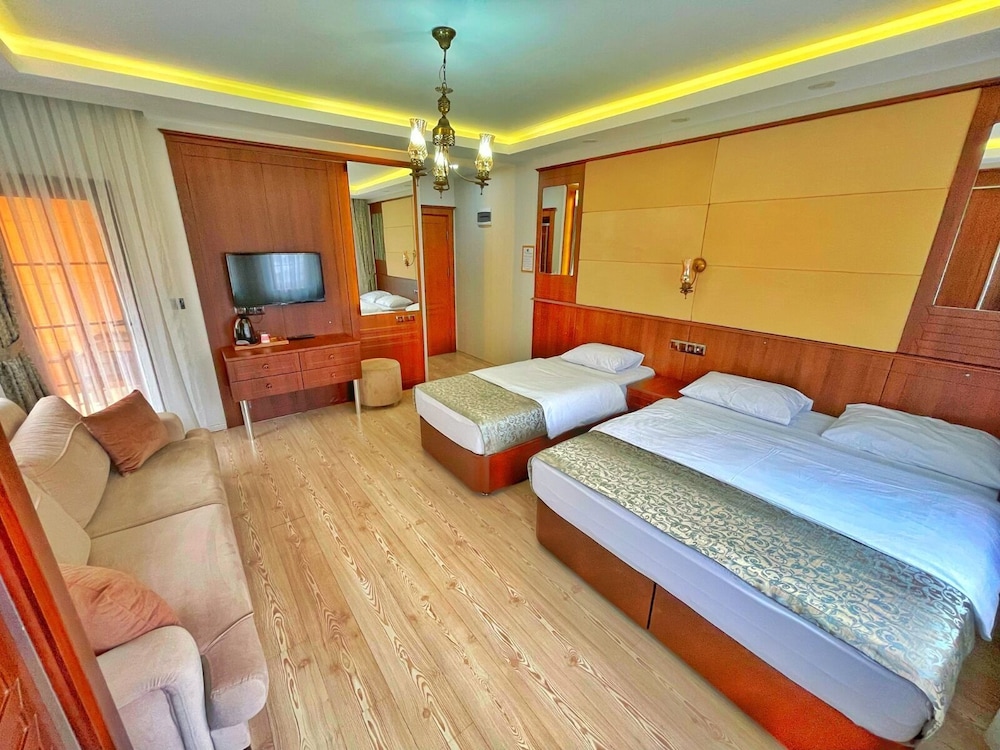 Deluxe Triple Room photo 1