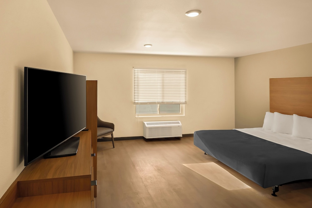 Suite, 1 King Bed, Accessible, Non Smoking