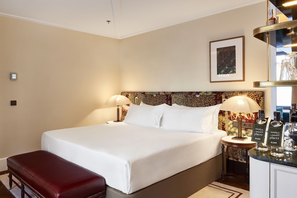 Deluxe Double Room Single Use (Single Use)