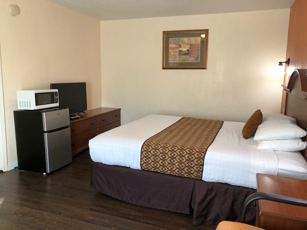 Queen Room photo 1