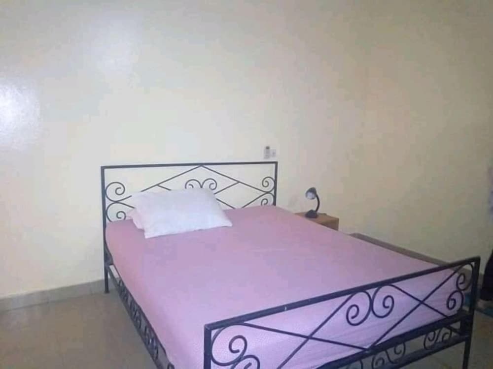 Bed & Sleeping Area