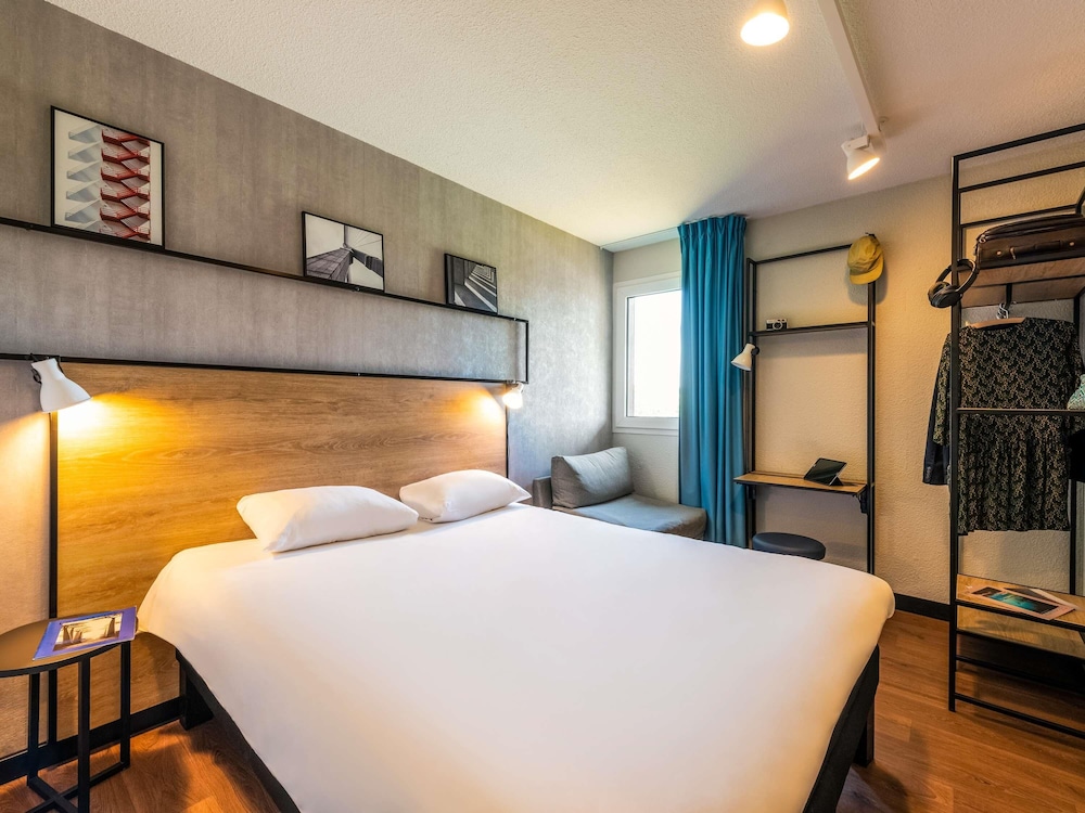 Standard Room, Multiple Beds - Photo 1