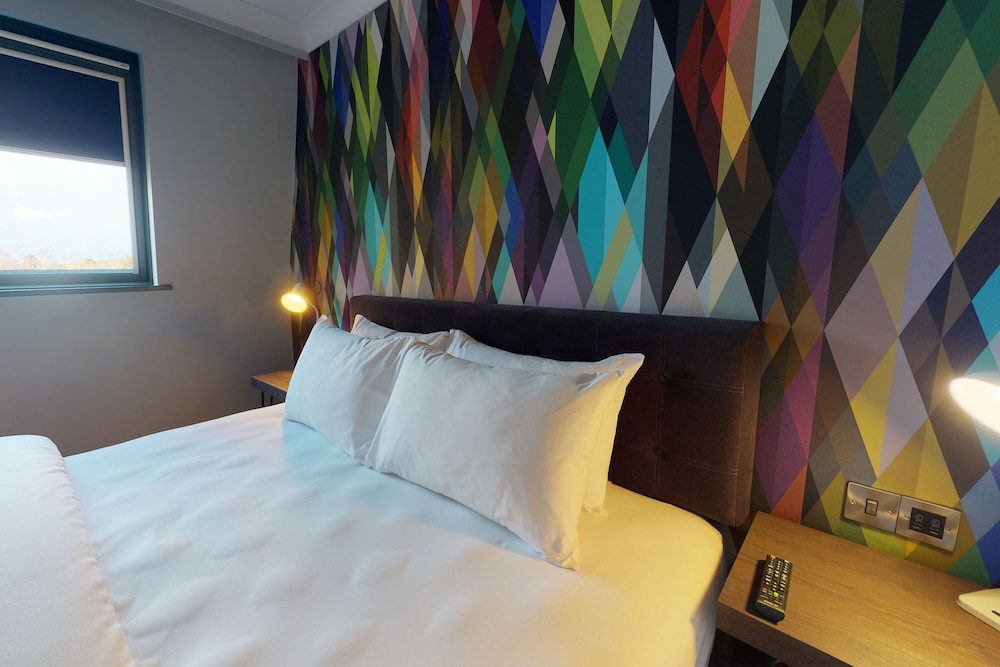 Compact Double, 1 King Bed
