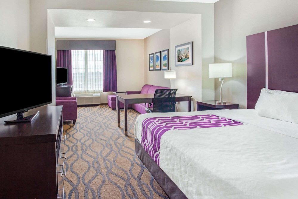 Deluxe Suite, 1 King Bed, Non Smoking