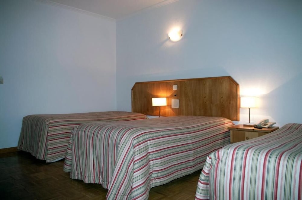Standard Triple Room, 3 Twin Beds, Non Smoking, Private Bathroom