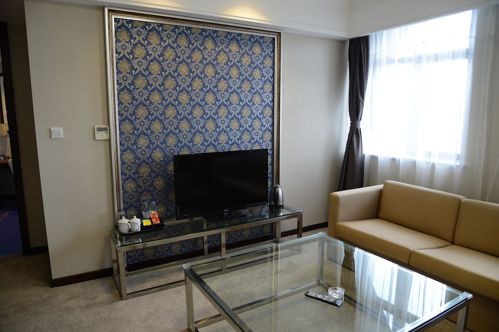 Deluxe Room, 1 King Bed photo 2