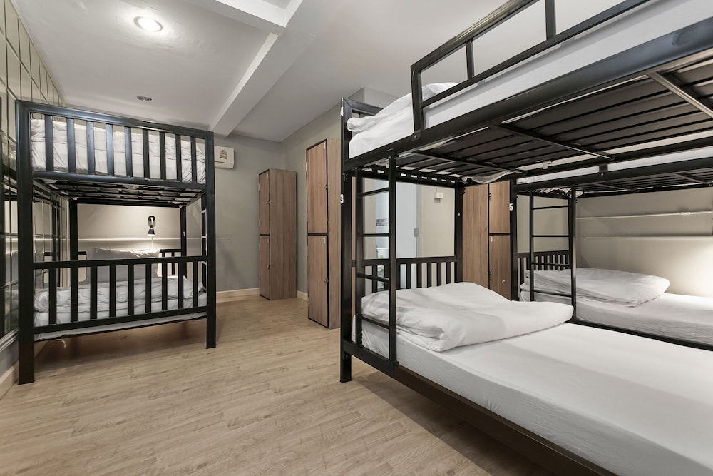 Private Family room with 6 beds Ensuite Bathroom photo 3