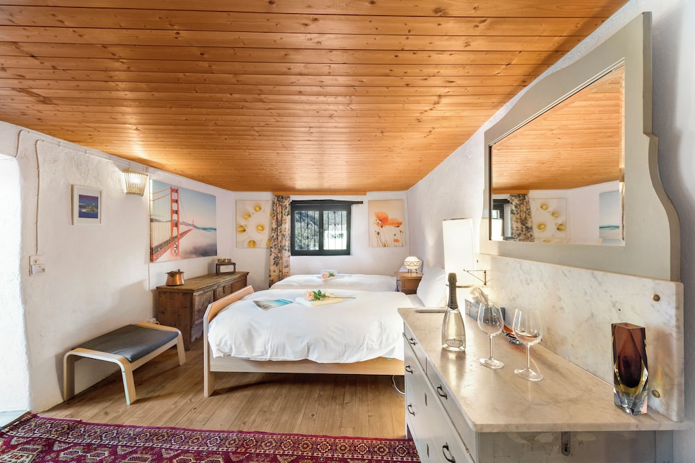 Family Chalet, Multiple Bedrooms, Mountainside (Casa Carla 2) photo 2
