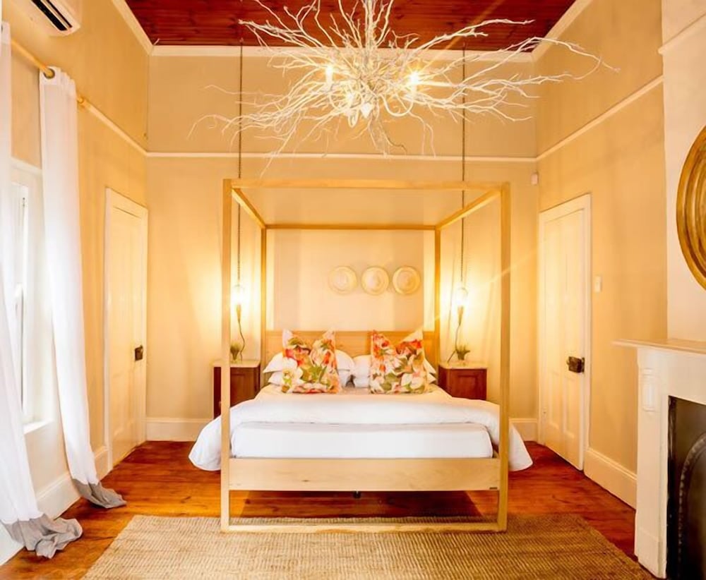 Deluxe Suite, 1 Bedroom (Queen Room)