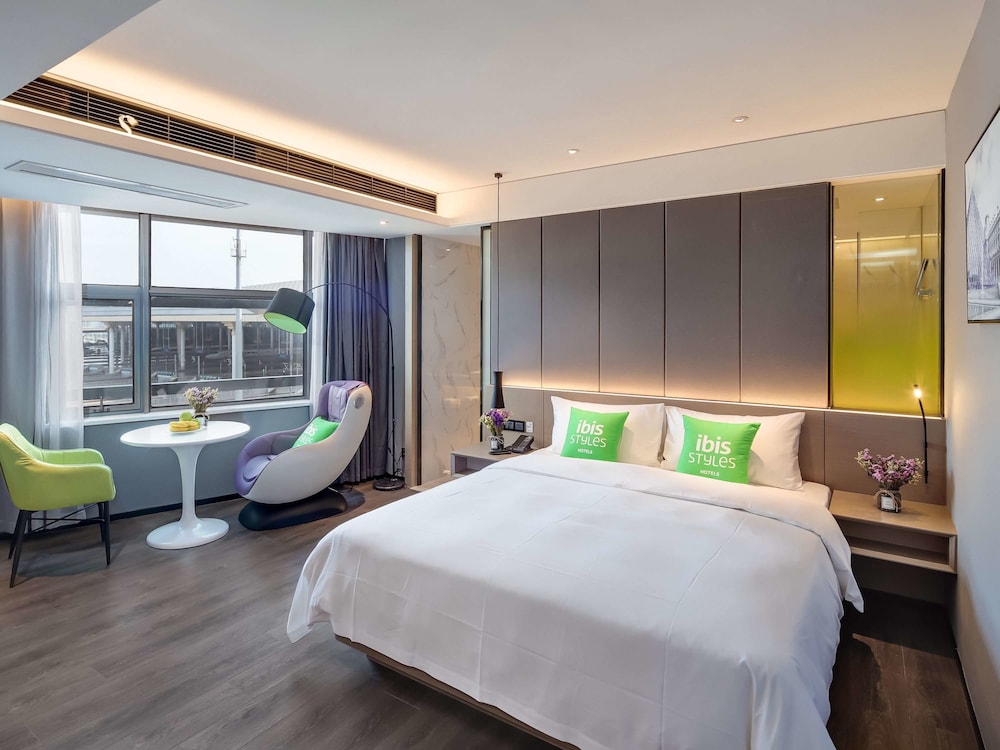 Superior Queen Bed Room photo 1