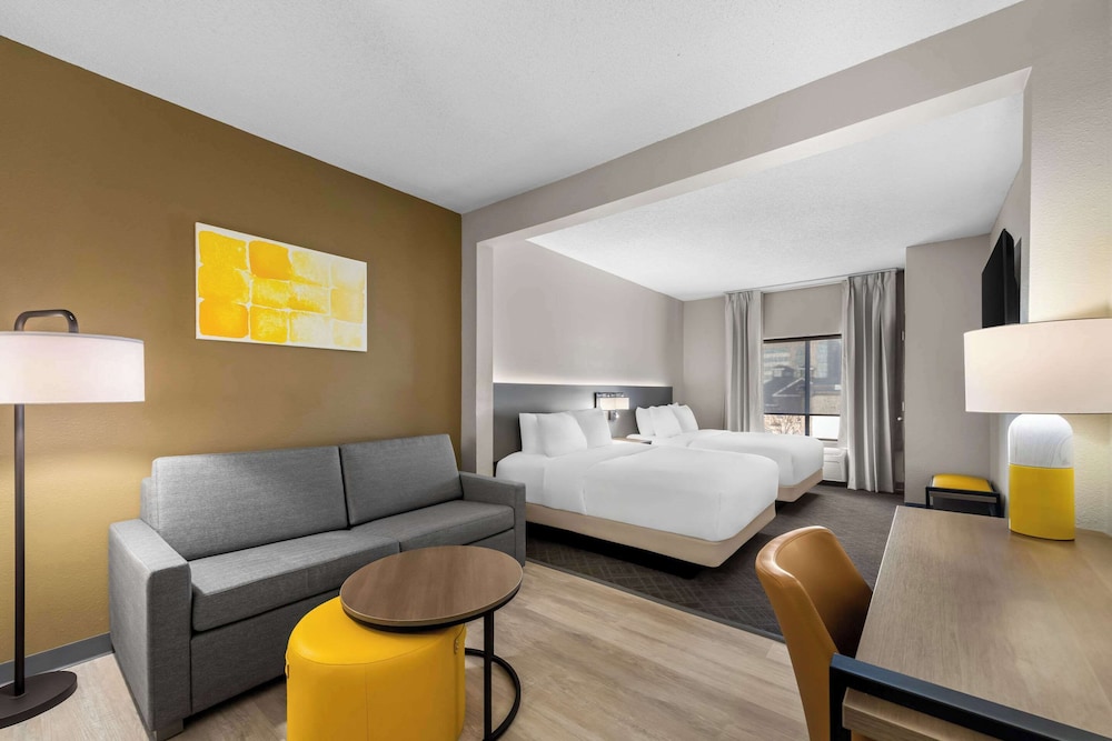 Suite, 2 Queen Beds, Non Smoking (Sofa Bed) - Photo 1
