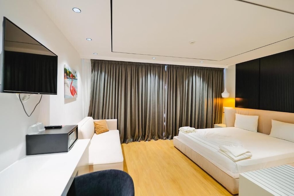 Deluxe Triple Room, Balcony photo 1