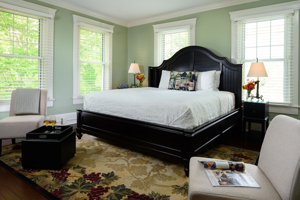 Luxury Room, 1 King Bed, Non Smoking, Private Bathroom (Viognier)