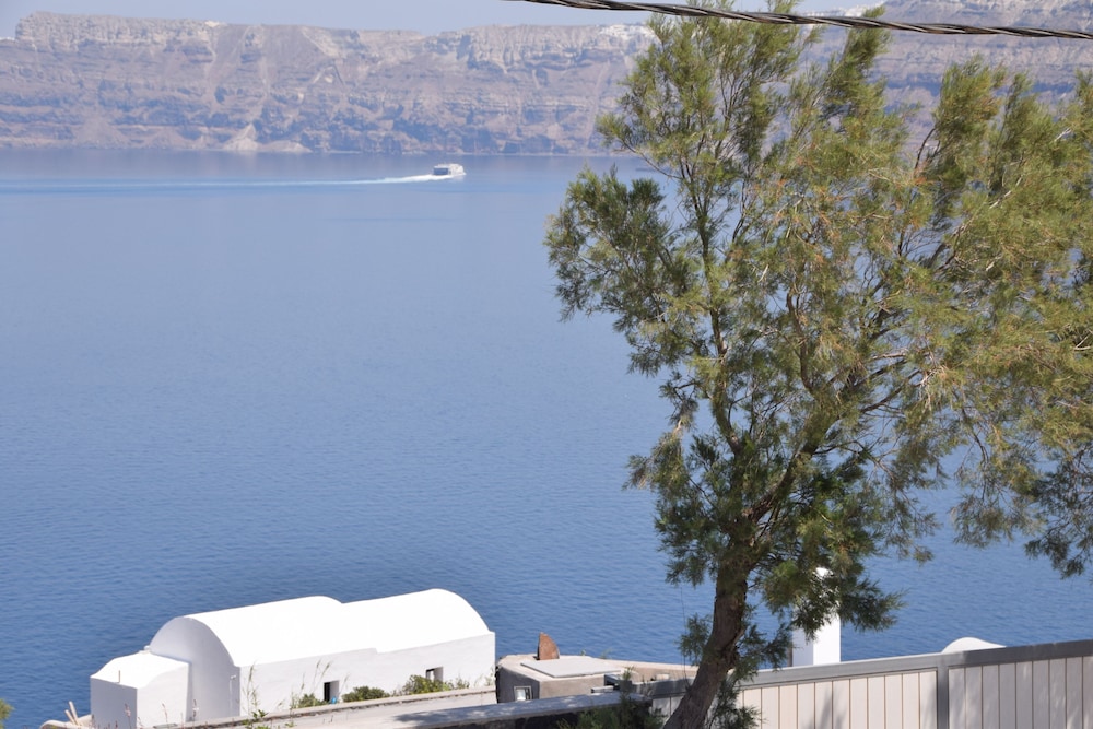 Superior Room, Terrace (Caldera View) - Photo 5