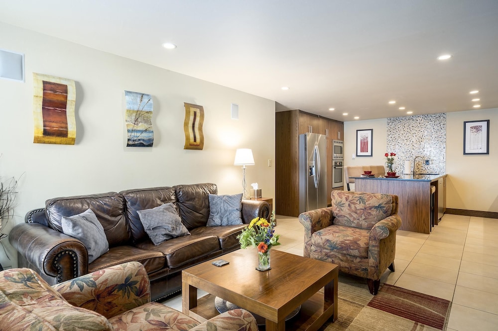 Condo, 2 Bedrooms