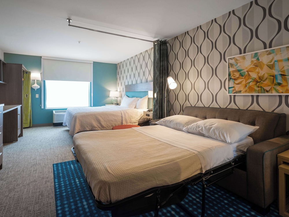 Suite, 1 King Bed, Accessible, Bathtub - Photo 1
