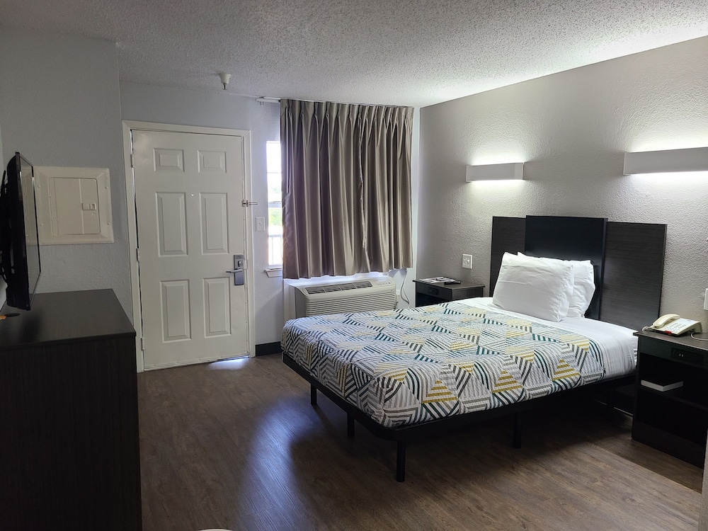 Standard Suite, 1 Queen Bed, Non Smoking - Photo 4