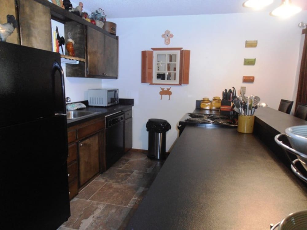 Condo, 2 Bedrooms, 2 Bathrooms photo 2