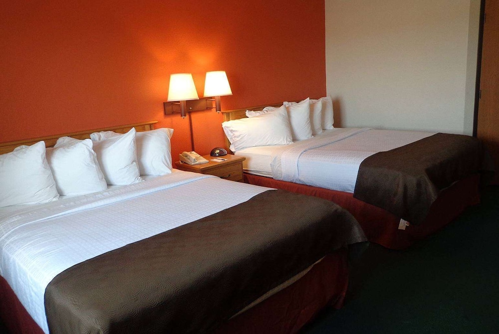 Room, 2 Queen Beds, Non Smoking - Photo 1