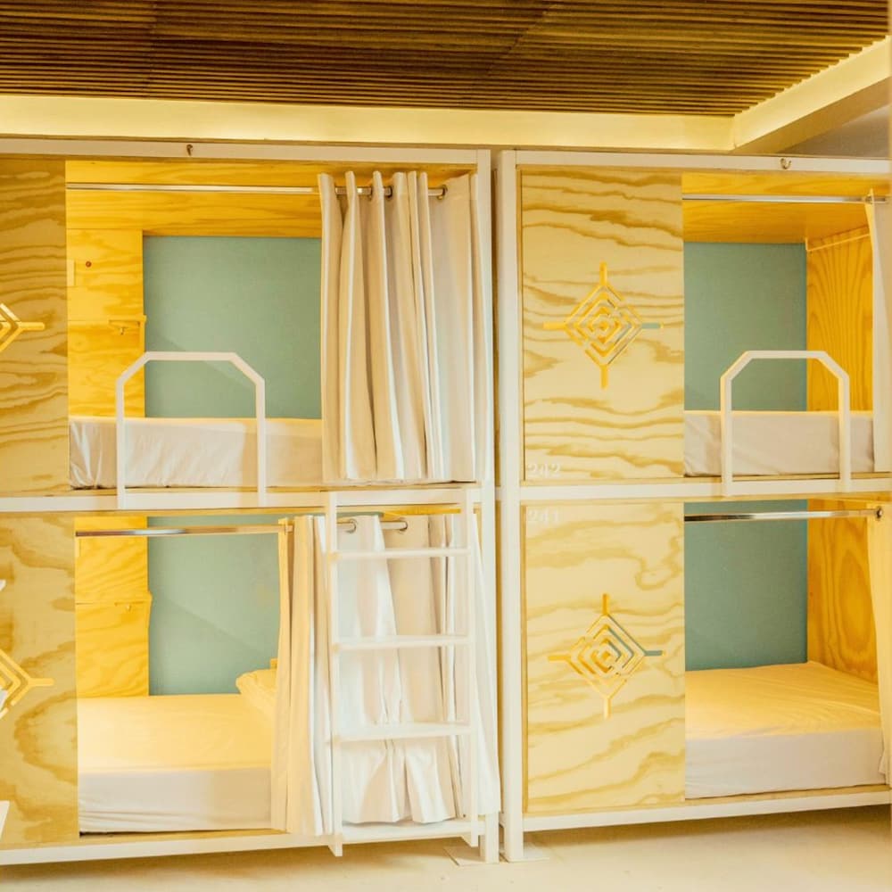 Mixed Deluxe Shared Dormitory For 4 People photo 2