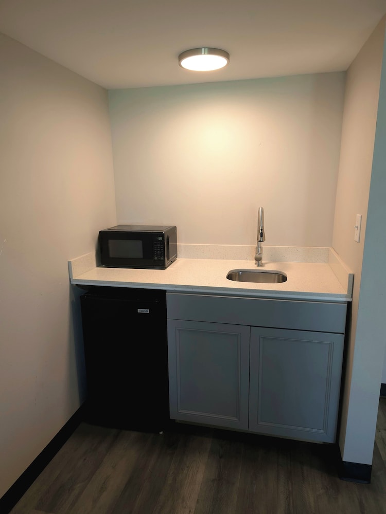 Suite, Multiple Beds, Non Smoking (3 Queen Beds, Bluewater Suite) - Photo 8