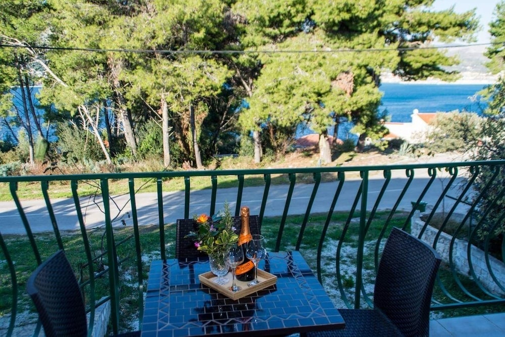Apartment (Sandra - quiet & close to the beach -) photo 1