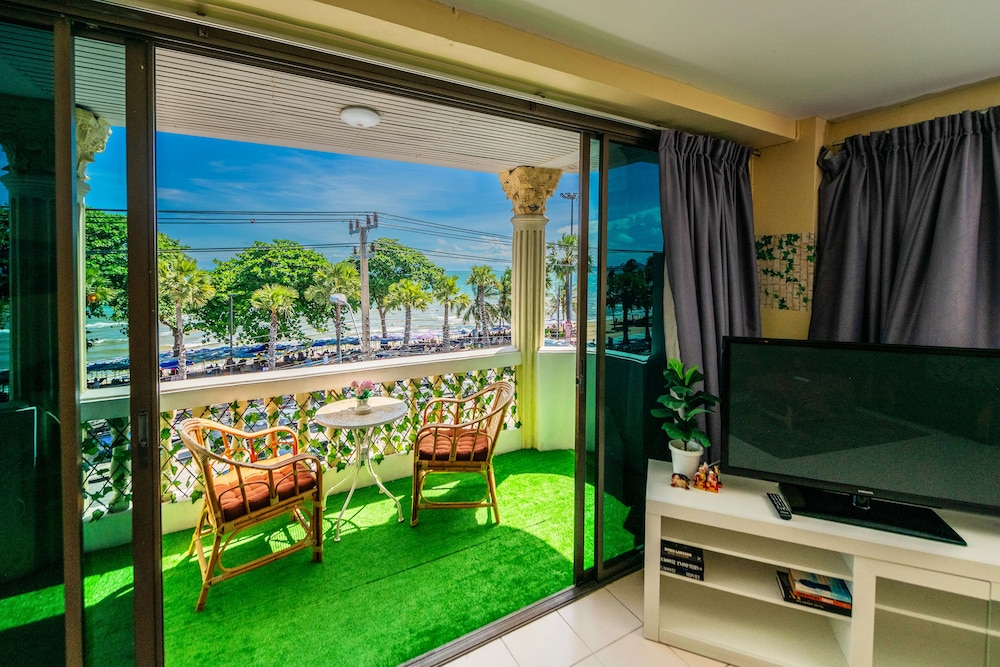 Suite, 1 King Bed, Ocean View - Photo 10