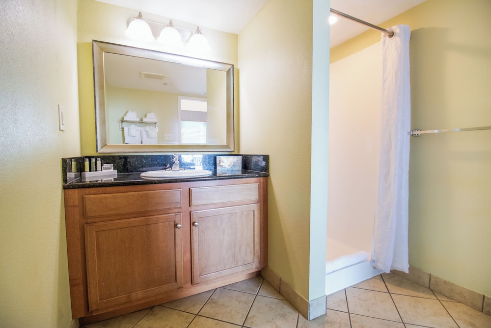 Oceanfront Two Bedroom Condo F - Photo 6