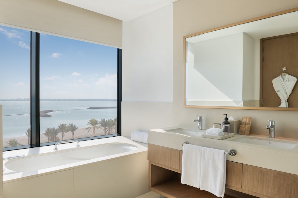 Deluxe Suite, Sea View - Photo 5