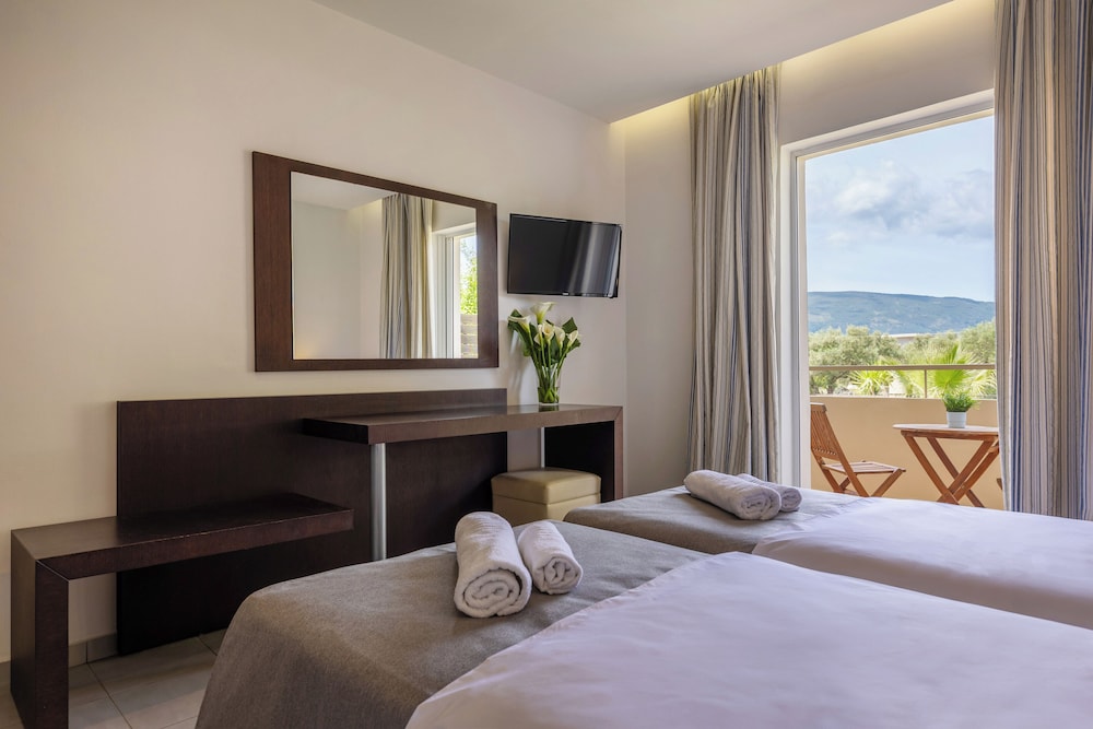Standard Room with Garden View - Photo 14