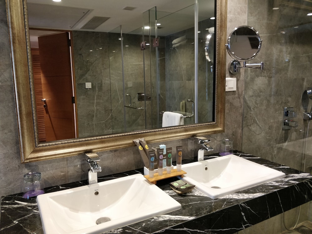 Executive Room, 1 King Bed with Sofa bed, Bathtub